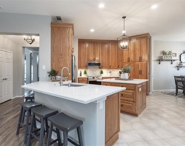10808 Paisano Drive - Photo Thumbnail 6