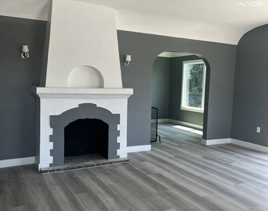602 N Sloan Avenue - Photo Thumbnail 1