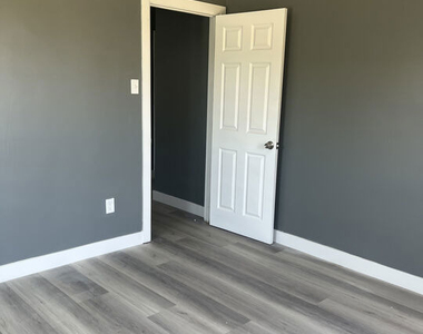 602 N Sloan Avenue - Photo Thumbnail 12