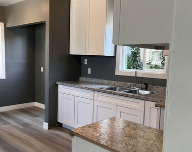 602 N Sloan Avenue - Photo Thumbnail 15