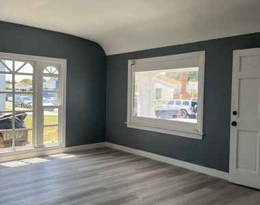 602 N Sloan Avenue - Photo Thumbnail 2