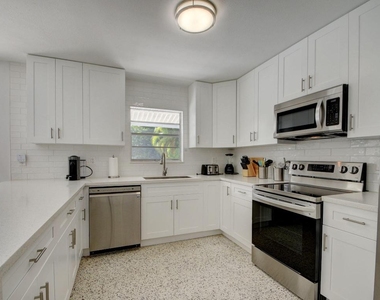 1171 Bimini Lane - Photo Thumbnail 17