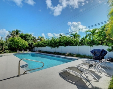 1171 Bimini Lane - Photo Thumbnail 10