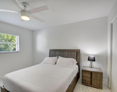 1171 Bimini Lane - Photo Thumbnail 15
