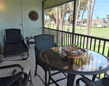 233 Ne Edgewater Drive - Photo Thumbnail 6