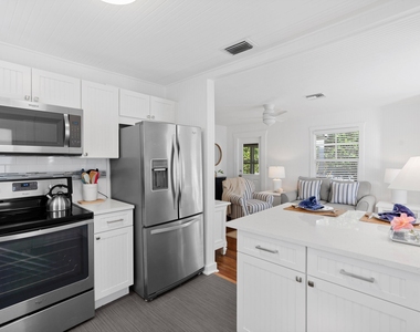 118 Se 7th Avenue - Photo Thumbnail 3