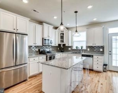 612 Totten Place Ne - Photo Thumbnail 15
