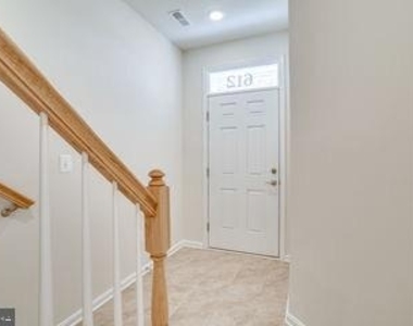 612 Totten Place Ne - Photo Thumbnail 1