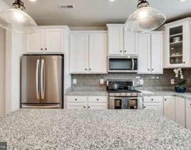 612 Totten Place Ne - Photo Thumbnail 16