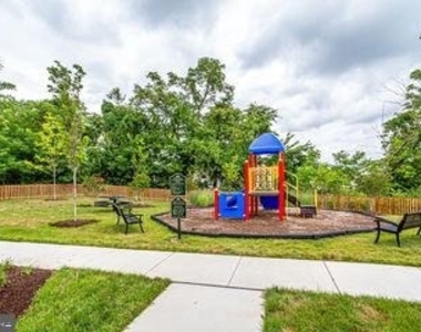 612 Totten Place Ne - Photo Thumbnail 31