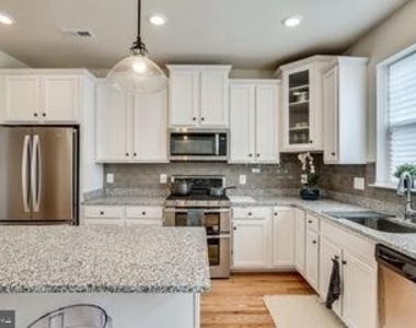 612 Totten Place Ne - Photo Thumbnail 17