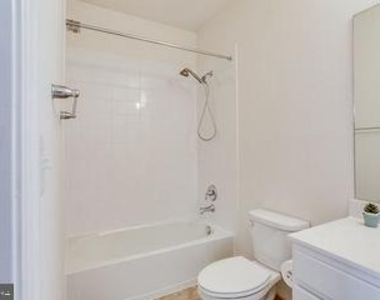 612 Totten Place Ne - Photo Thumbnail 6