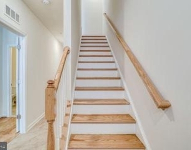 612 Totten Place Ne - Photo Thumbnail 2