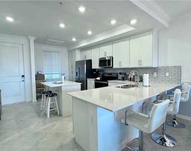 15275 Green Acres Boulevard - Photo Thumbnail 4