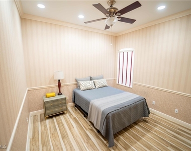 5886 Paradise Circle - Photo Thumbnail 10