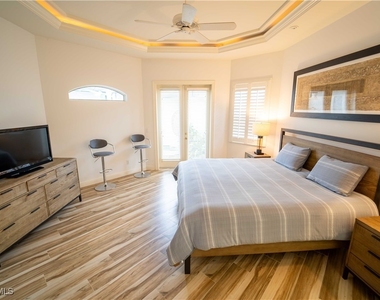 5886 Paradise Circle - Photo Thumbnail 7
