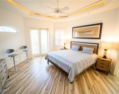 5886 Paradise Circle - Photo Thumbnail 8