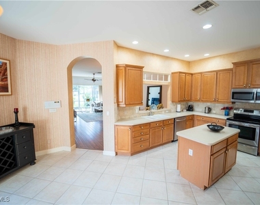 5886 Paradise Circle - Photo Thumbnail 3
