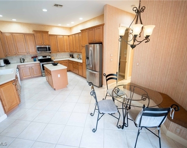 5886 Paradise Circle - Photo Thumbnail 4