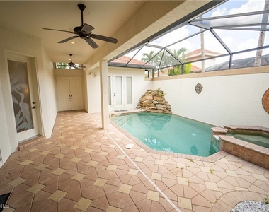 5886 Paradise Circle - Photo Thumbnail 2