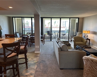 2305 Gulf Shore Boulevard N - Photo Thumbnail 4