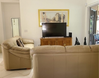 745 Crossfield Circle - Photo Thumbnail 5