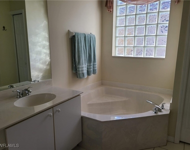 745 Crossfield Circle - Photo Thumbnail 17