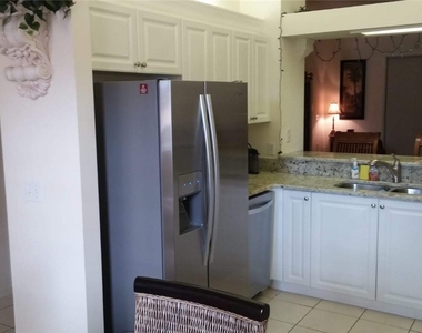 445 Robin Hood Circle - Photo Thumbnail 4
