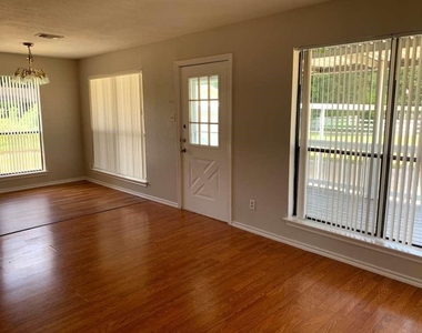 62 Laurel Court - Photo Thumbnail 3