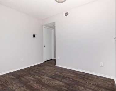 8301 Boat Club Road - Photo Thumbnail 6
