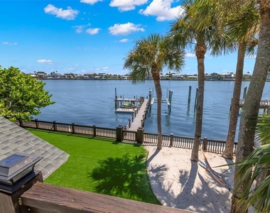 819 Bay Esplanade - Photo Thumbnail 56