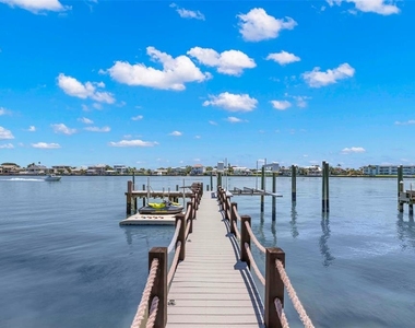 819 Bay Esplanade - Photo Thumbnail 30