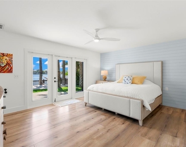 819 Bay Esplanade - Photo Thumbnail 39