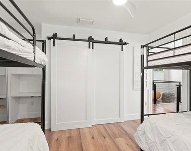 819 Bay Esplanade - Photo Thumbnail 60
