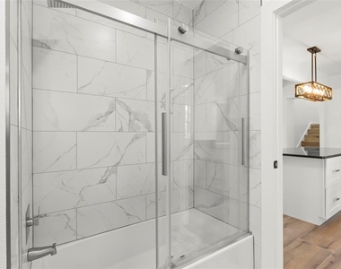 819 Bay Esplanade - Photo Thumbnail 48