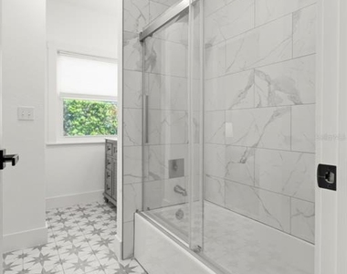 819 Bay Esplanade - Photo Thumbnail 46