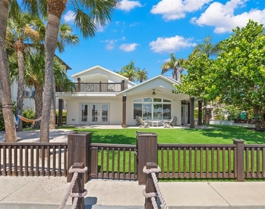 819 Bay Esplanade - Photo Thumbnail 31