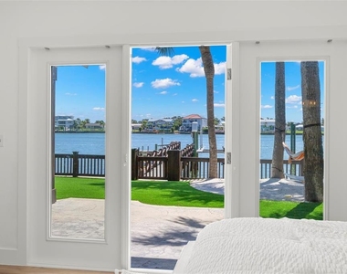 819 Bay Esplanade - Photo Thumbnail 40