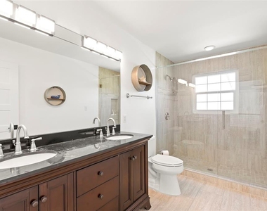 819 Bay Esplanade - Photo Thumbnail 57