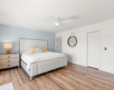 819 Bay Esplanade - Photo Thumbnail 41