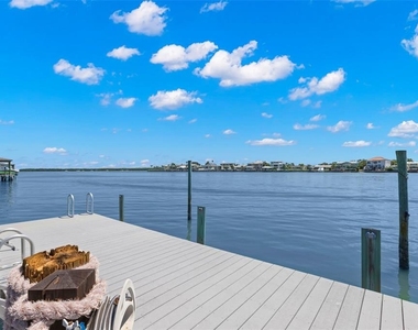 819 Bay Esplanade - Photo Thumbnail 34