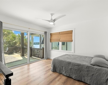 819 Bay Esplanade - Photo Thumbnail 52