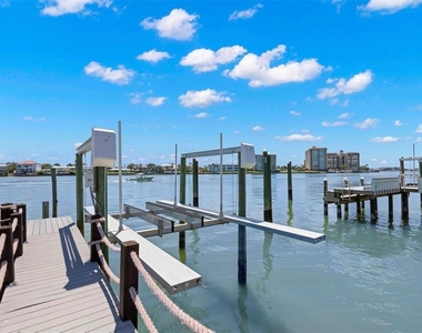 819 Bay Esplanade - Photo Thumbnail 33
