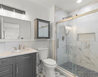 819 Bay Esplanade - Photo Thumbnail 43