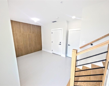 2194 Fruitville Road - Photo Thumbnail 4