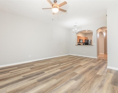 1125 Grantham Drive - Photo Thumbnail 3