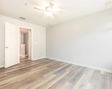 1125 Grantham Drive - Photo Thumbnail 19