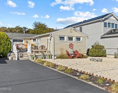 4 Cedar Crest Drive - Photo Thumbnail 1