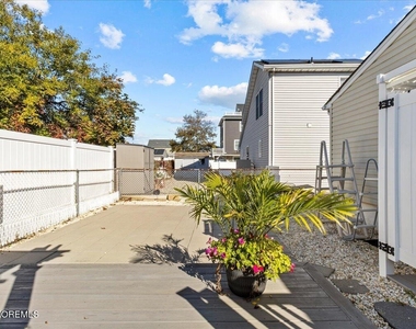 4 Cedar Crest Drive - Photo Thumbnail 17