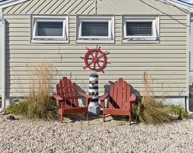 4 Cedar Crest Drive - Photo Thumbnail 3